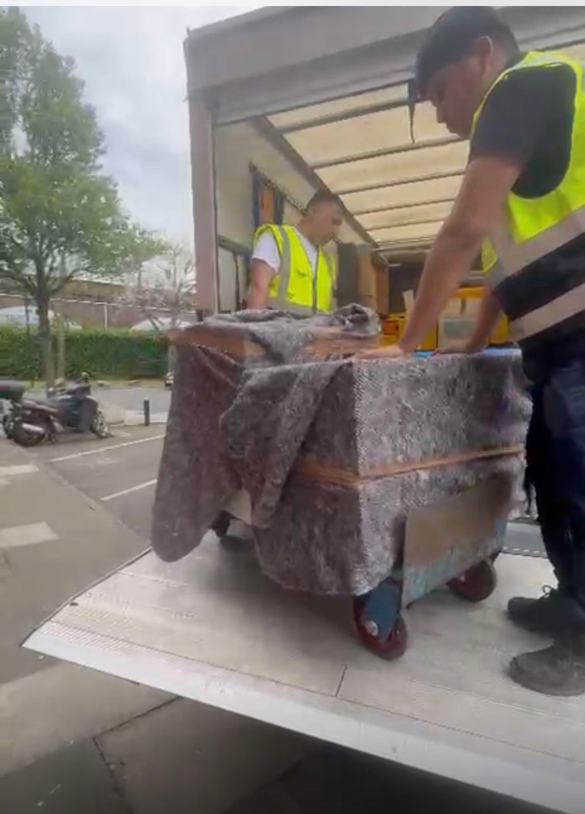 J&B Fast Movers Image 4